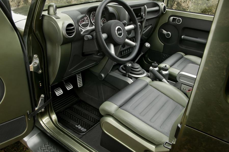  Jeep Gladiator Concept 2005 года  (фото 8 из 30)
